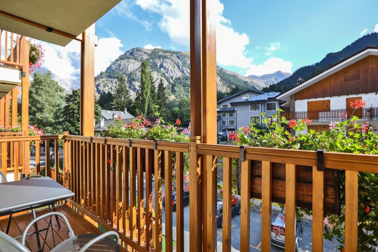Hotel Crampon Courmayeur Exterior foto